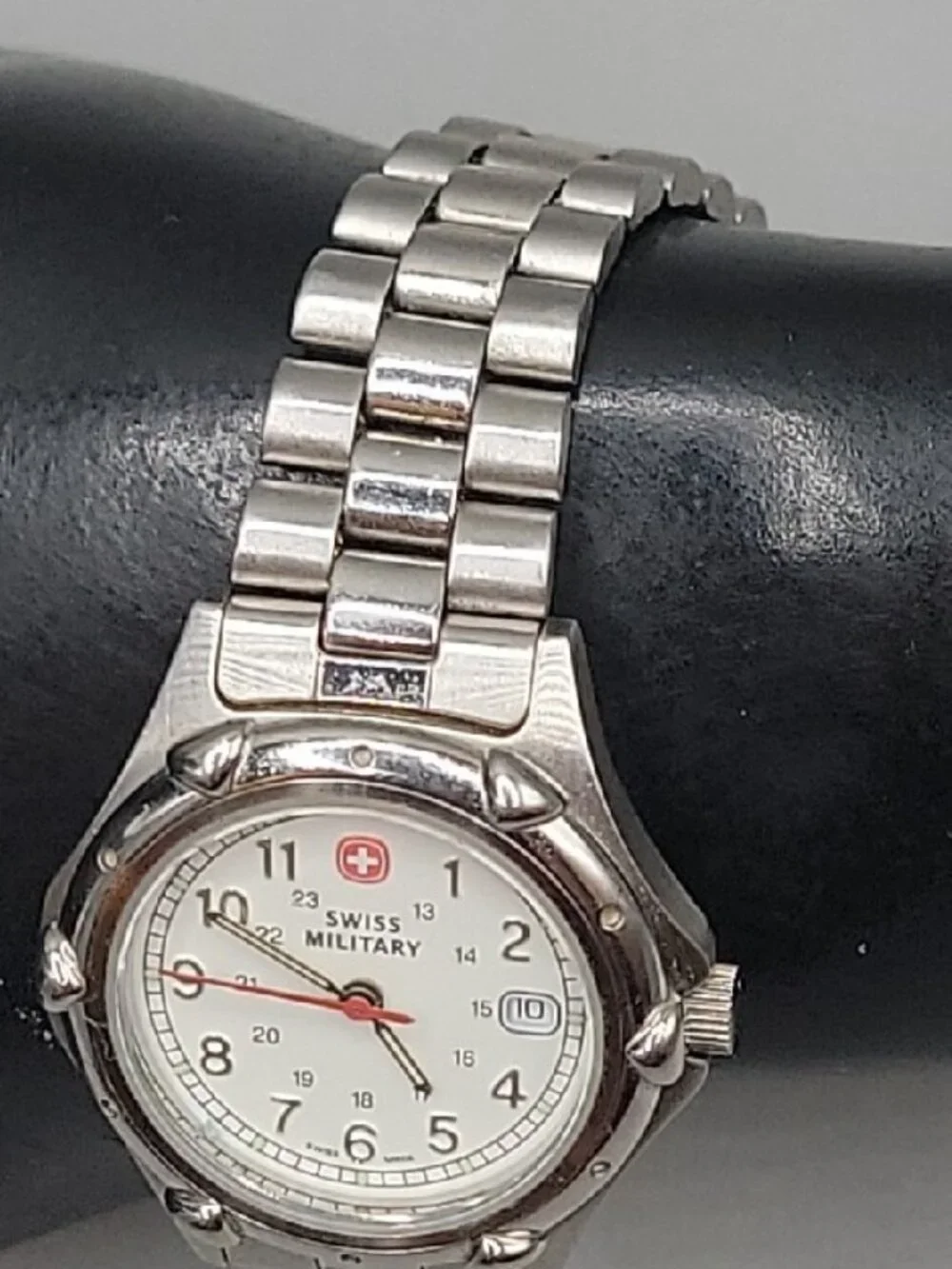 Vintage Wenger Swiss Military Watch 5020X SAK Design White Dial Date RUNS VG